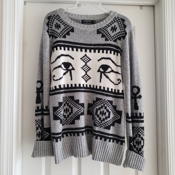 MINKPINK Sweaters - MINKPINK x Urban Outfitters Gray Pullover Sweater Eyes Size Medium Women's